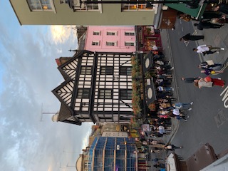 Rue animée du quartier Soho à Londres